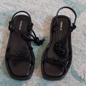 NWOT Torrid 7.5 WW adjustable black sandals